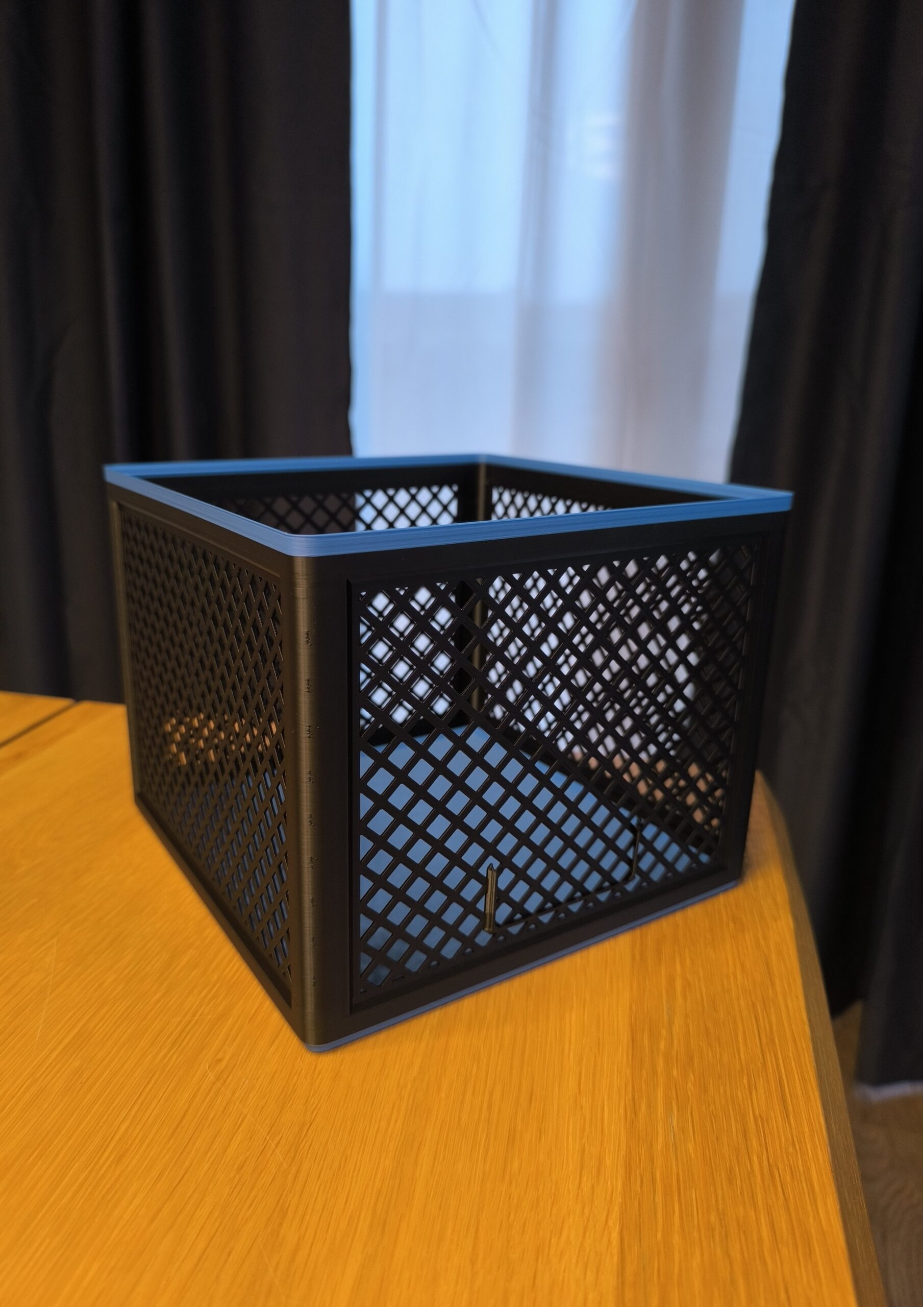 Голяма кутия за съхранение X-Large (Stackable Storage Basket) - черно и синьо