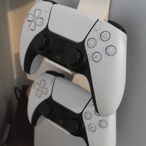 Държач за PS5 контролер x2 – клипс стойка за 2 броя за PS5 / PS5 Pro