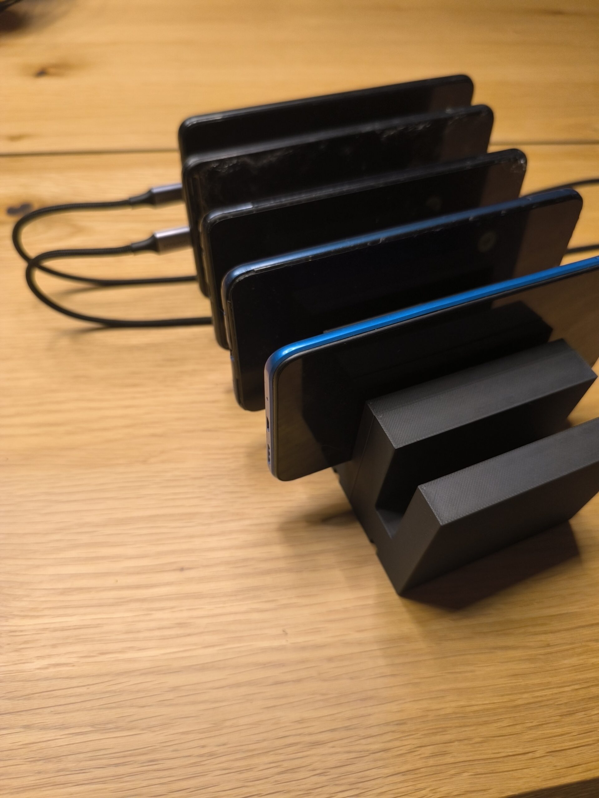 Стойка за телефони за сервиз Modular Tray - модулна система за организация (черен мат)